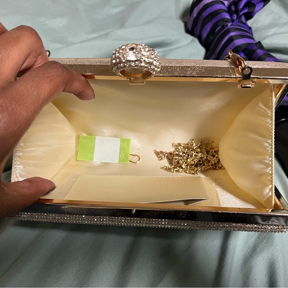 Rhinestone gold clutch purse. With attachable strap. - Picture 4 of 4